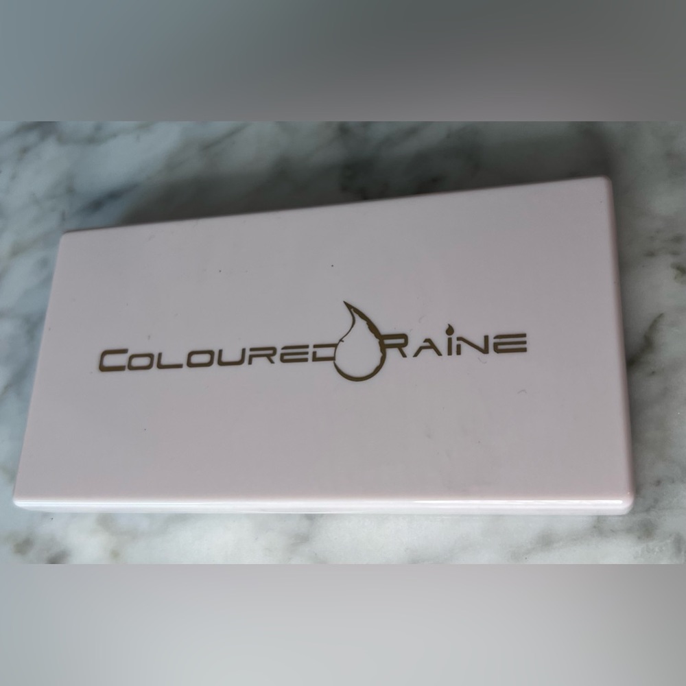 COLOURED RAINE COSMETICS Vineyard Soirée Palette